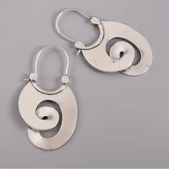 Silver Swirl Boho Earrings Geometric Irregular Dangle - Picture 5 of 7